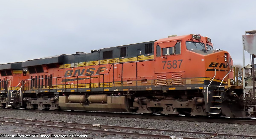 BNSF 7587